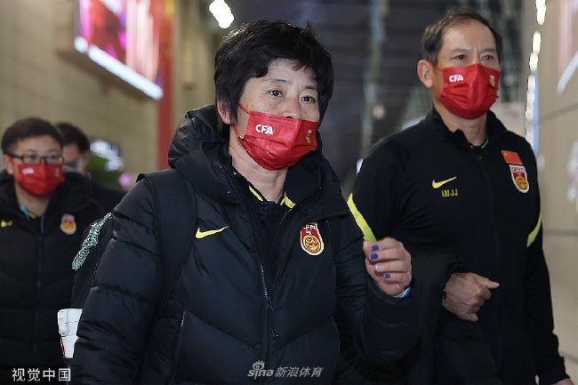 国际米兰本轮之前客场战绩居积分榜第1位，进球18个，失球2个。